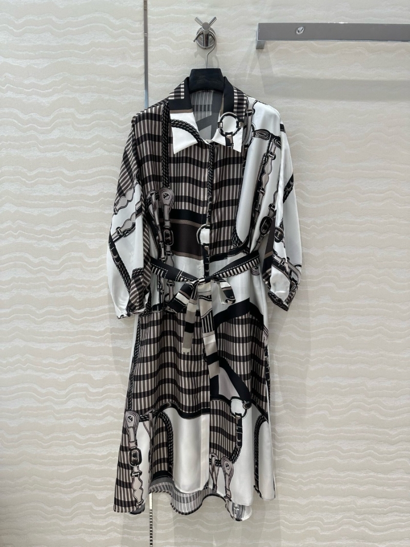 Hermes Spring/Summer 2025 Silk Kaftan Dress with Coaching Remix Print