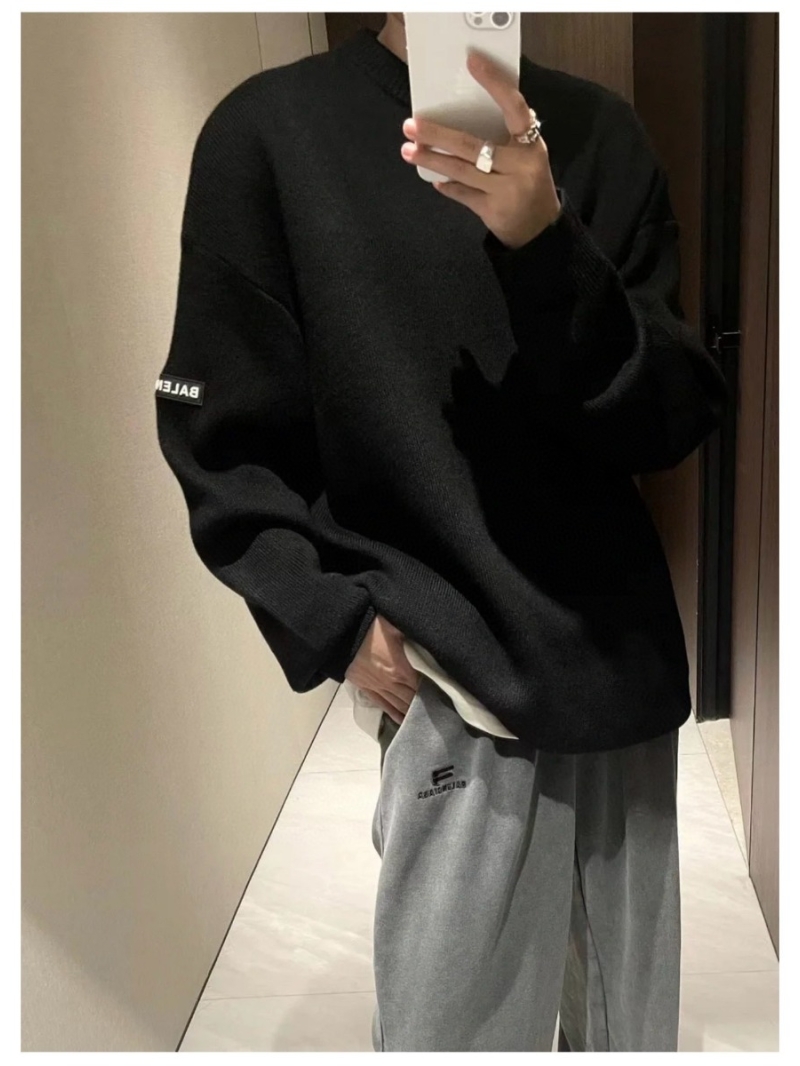BALENCIAGA New Release. Logo Patch Solid Knit Sweater Black