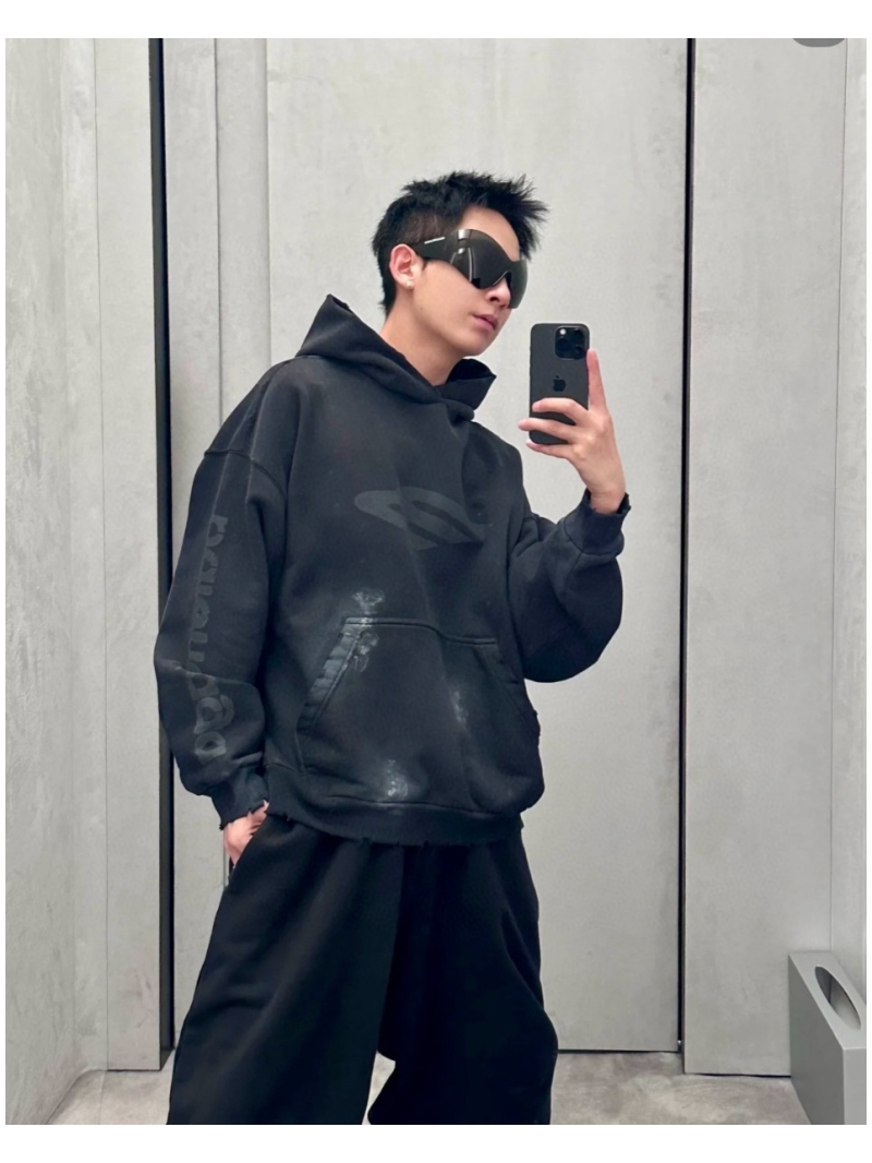BALENCIAGA New Release. Distressed Dye Effect Hoodie Jacket (Black)