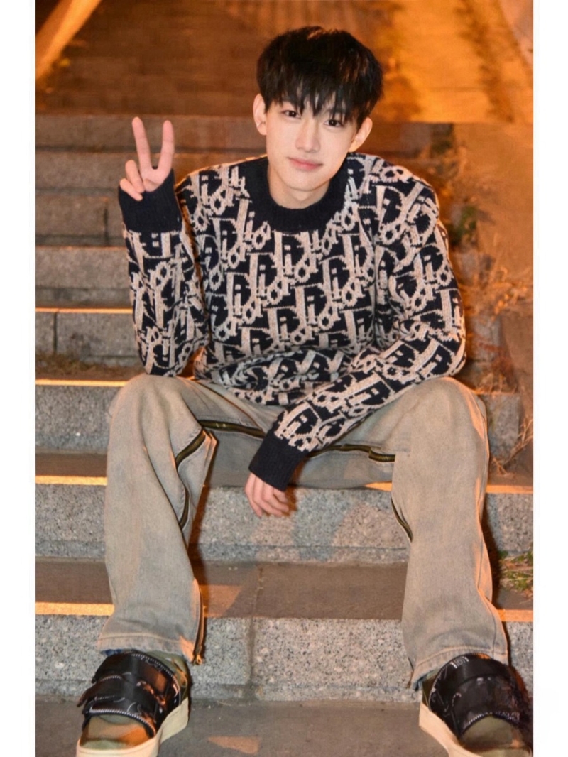 Dior Oblique Collection Wool Blend Crew Neck Sweater - Navy 