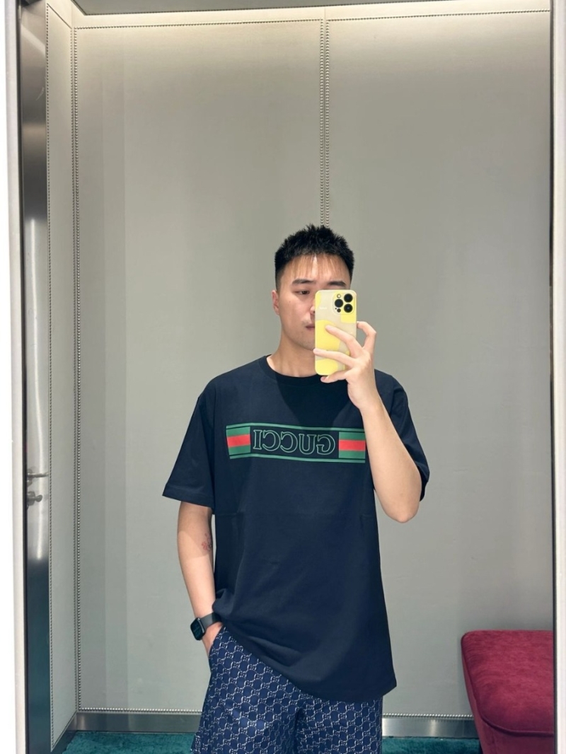 Gucci New Collection Embroidered Flag T-shirt. Navy Blue