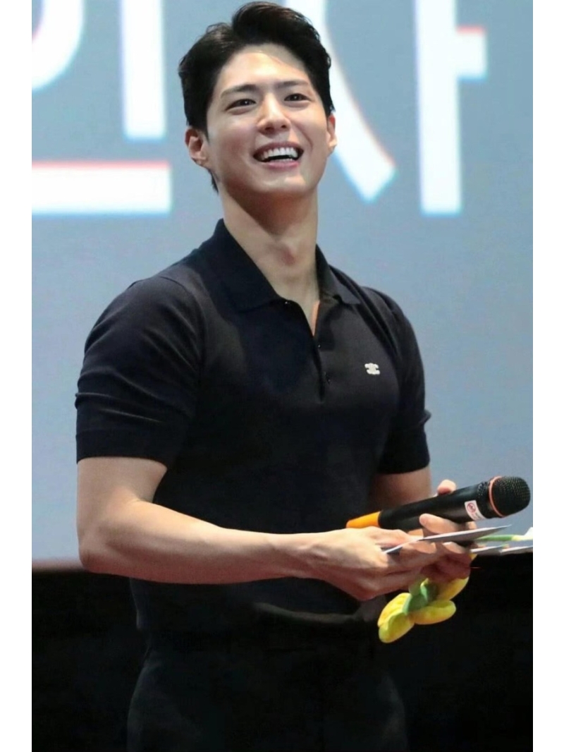 Celine Signature Triumphal Arch Embroidered Knit Polo. Deep Navy Blue