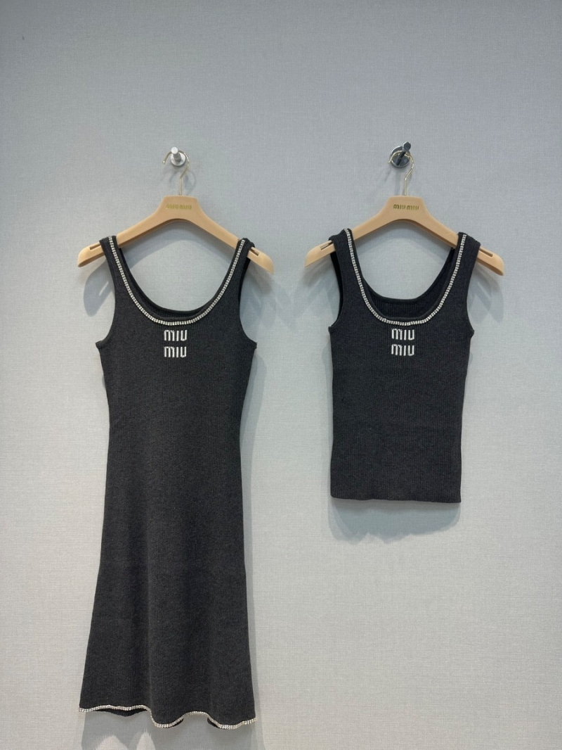 Miu Miu 24SS New Arrival Handcrafted Rhinestone Knit Tank Top