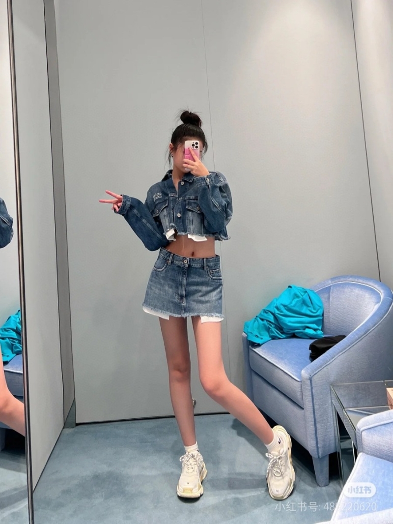 Miu Miu 24 Fall/Winter Collection Embellished Logo Cropped Denim Jacket - Washed Blue