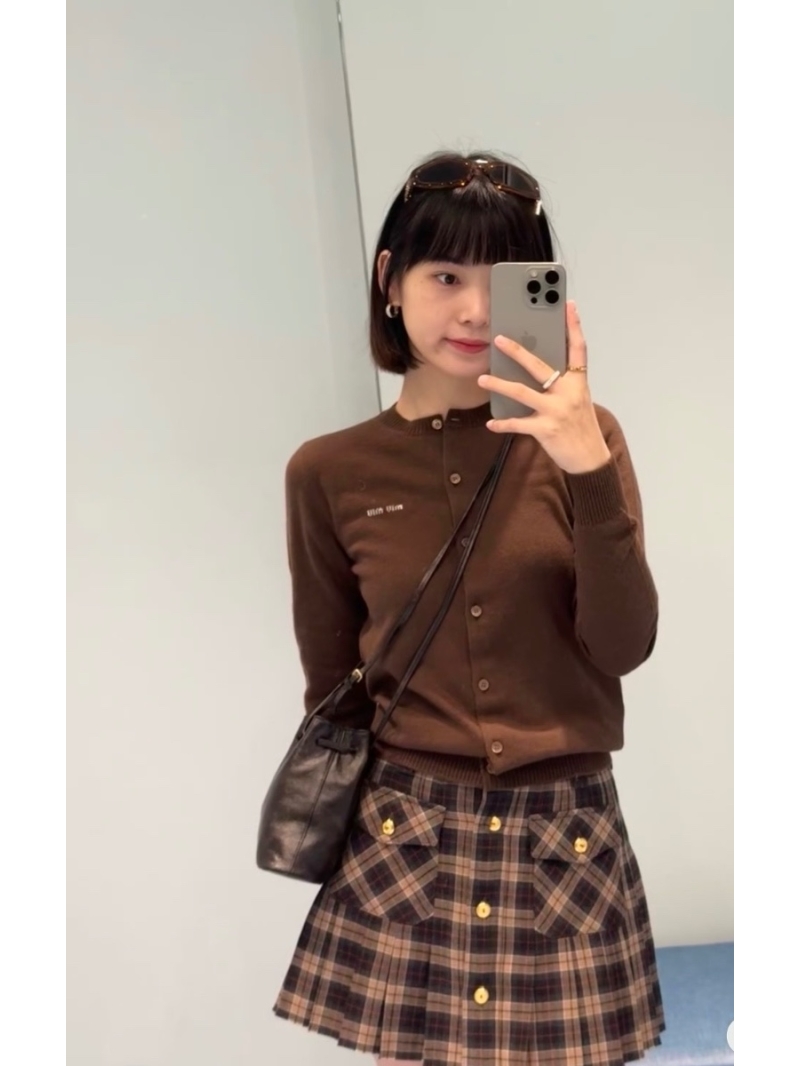 Miu Miu Early Fall New Collection Stylish Color-Block Letter Cashmere Cardigan Dark Brown