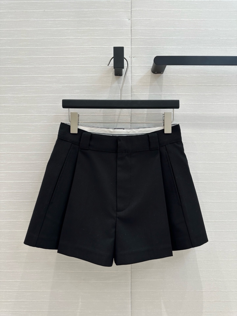 Alexander Wang Spring/Summer 2025 Pleated Utility Shorts with Custom Logo