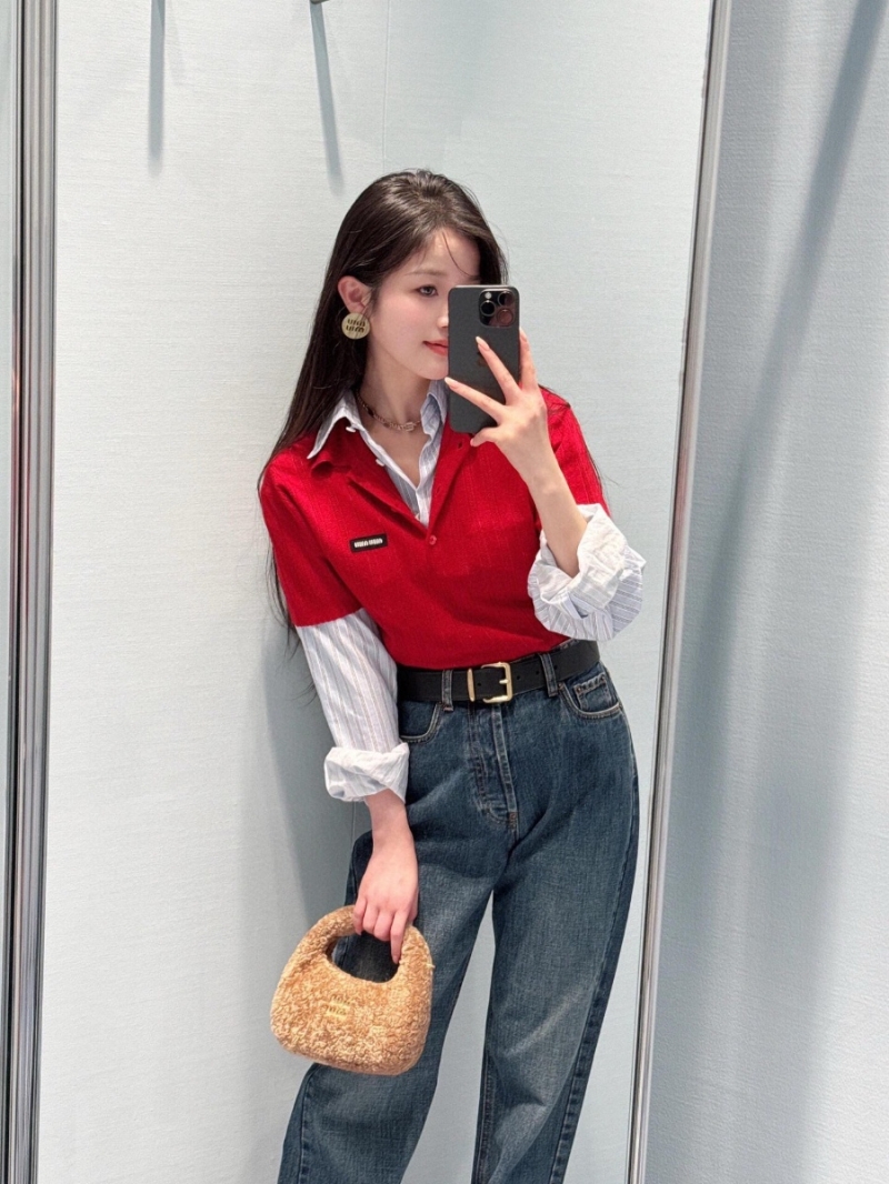 Miu Miu Early Spring 2025 Cashmere Red Ribbed Knit Logo Polo Shirt Short Sleeves