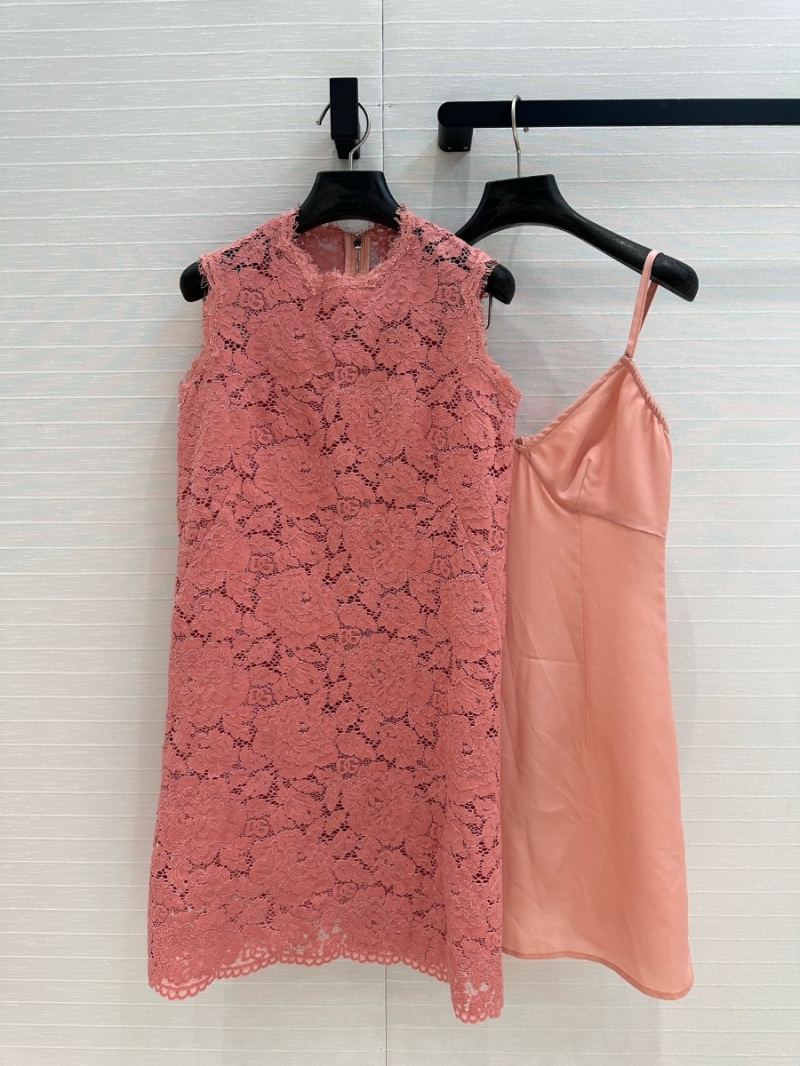 Dolce & Gabbana Spring/Summer 2025 Soft Pink Lace Sleeveless Dress – Romantic Resort Style