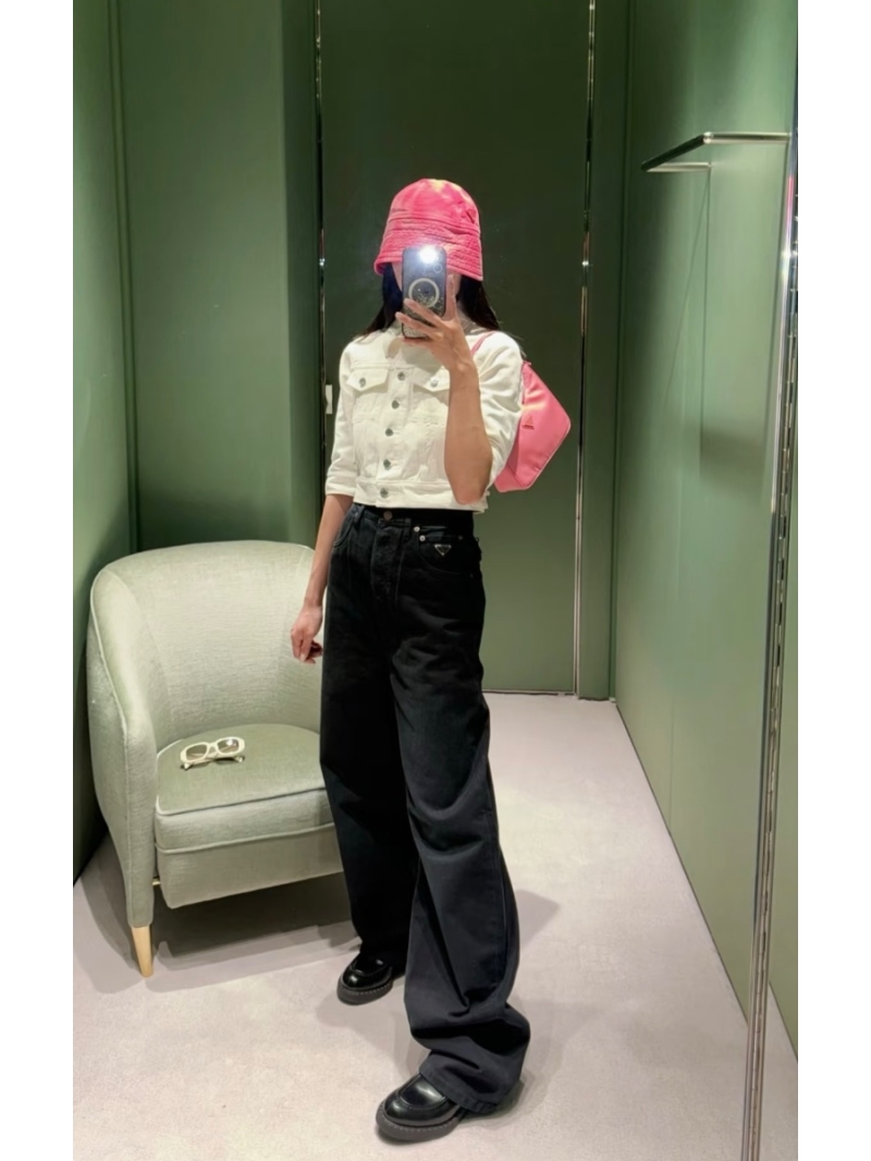 Prada Spring/Summer 2025 Cropped White Denim Jacket – High-Street Chic