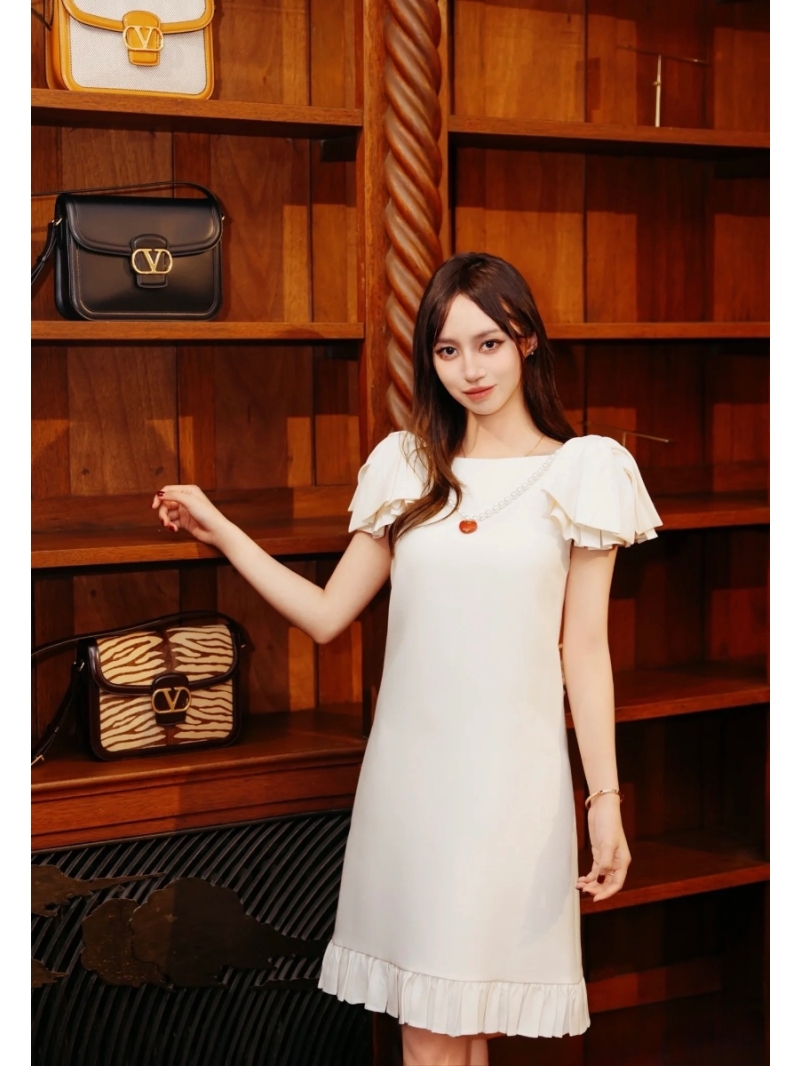 Valentino 2025 Early Spring Audrey Hepburn Style Bow Shoulder Dress