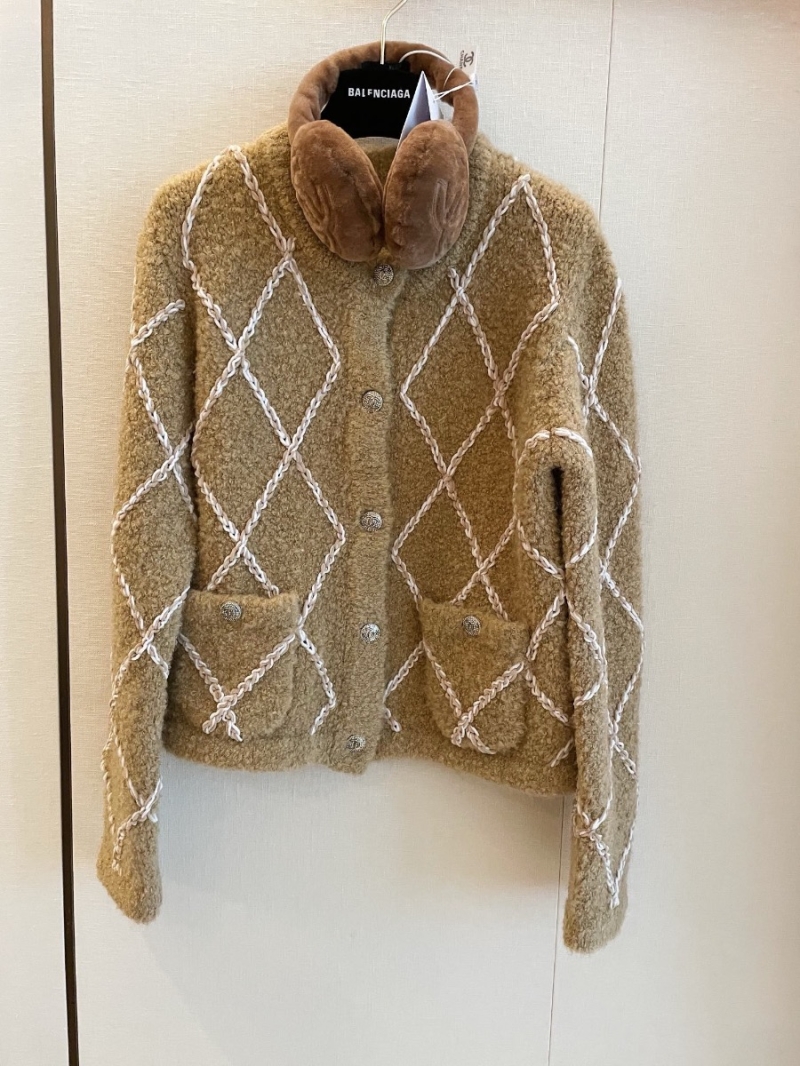 Chanel Coco Neige Ski Hand-Stitched Diamond Pattern Cashmere Wool Knit Buttoned Cardigan Beige