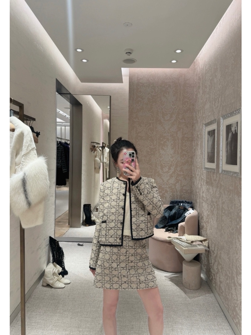 Dior CD New Plaid Tweed Jacket – Sophisticated Elegance with Iconic Detailing Grey