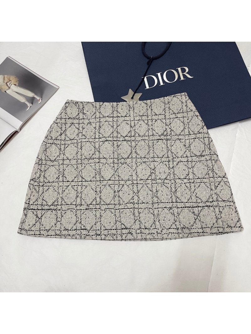 Dior CD New Plaid Mini Skirt – Timeless Elegance in Classic Tweed Grey