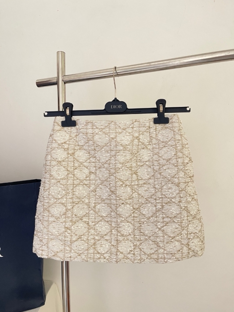 Dior CD New Plaid Mini Skirt – Timeless Elegance in Classic Tweed Gold