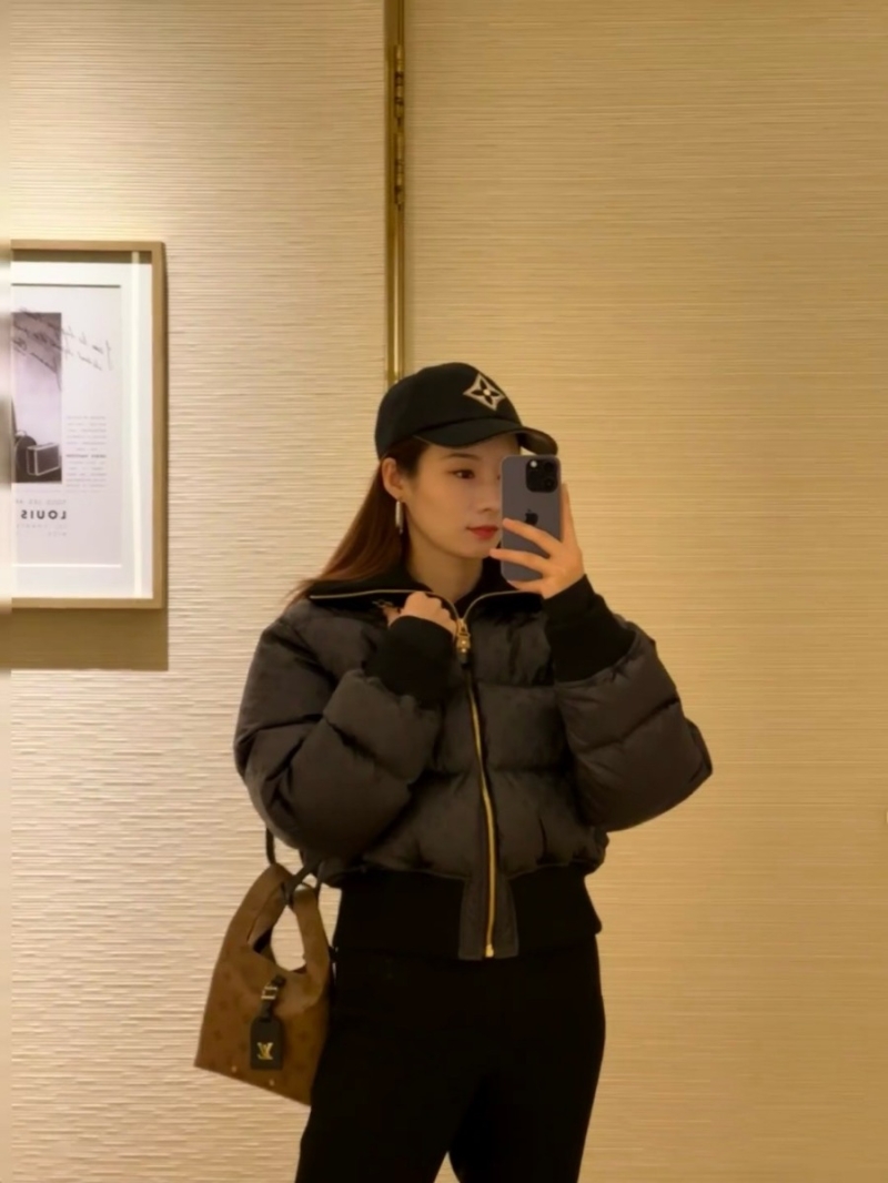 Louis Vuitton LV Cropped Down Jacket with High-Waist Design. Black
