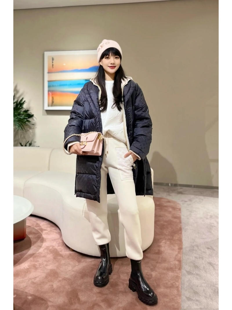 Louis Vuitton LV Mid-Length Wrap Puffer Jacket. Black