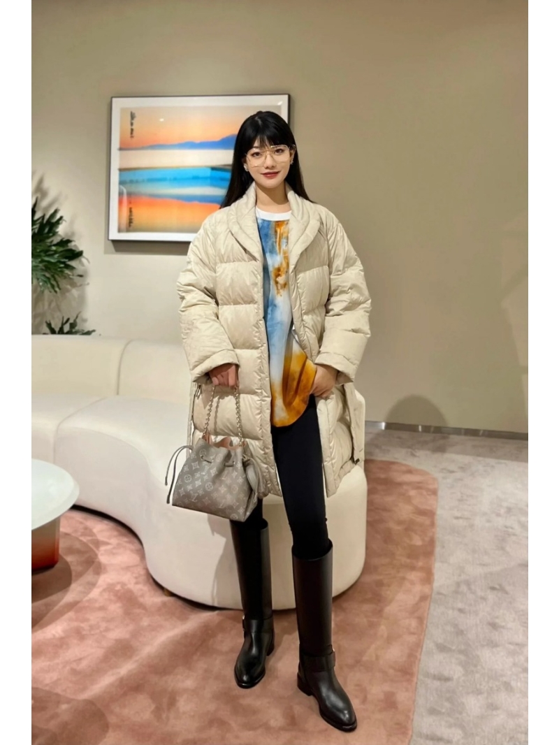 Louis Vuitton LV Mid-Length Wrap Puffer Jacket. White