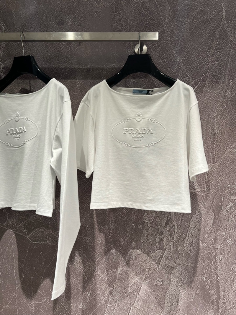 Prada Embossed Logo 2024 Early Spring Short Sleeve T-Shirt