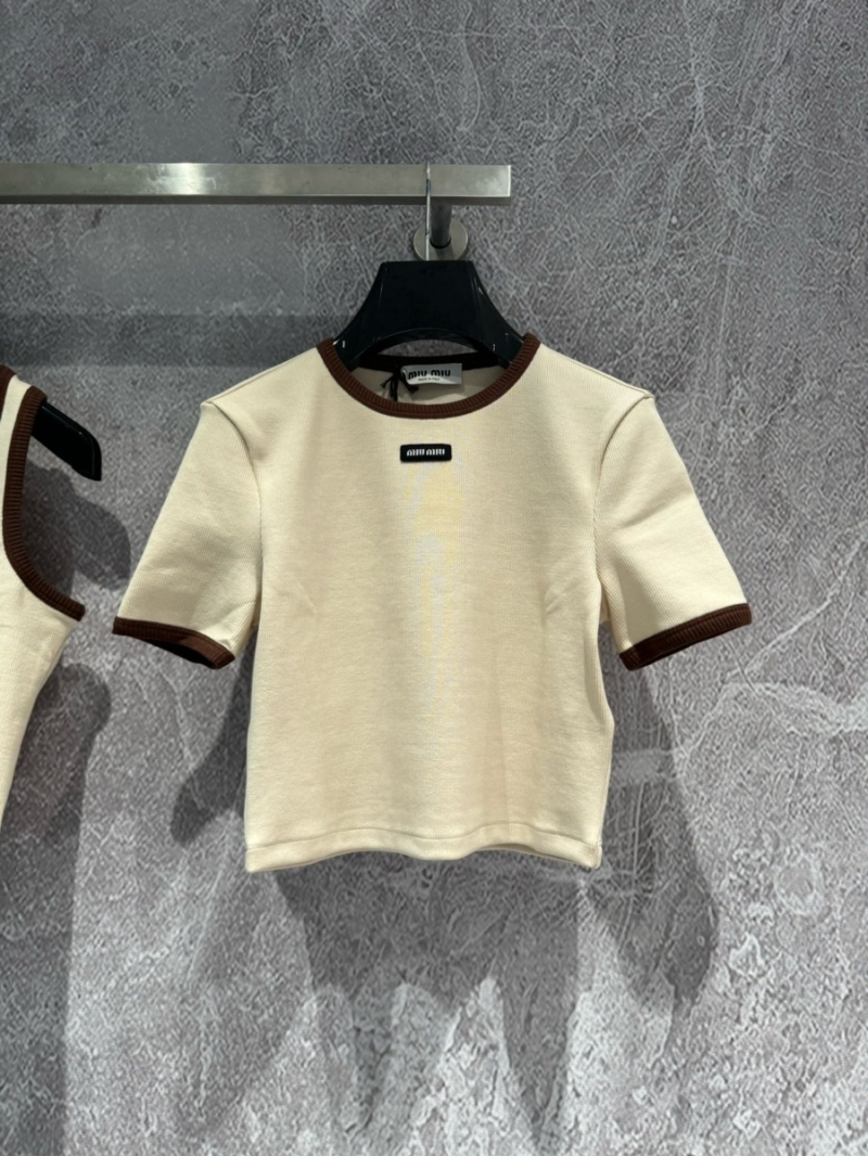 Miu Miu Adorable Short Knit Top | Round Neck High-Waist Short Style