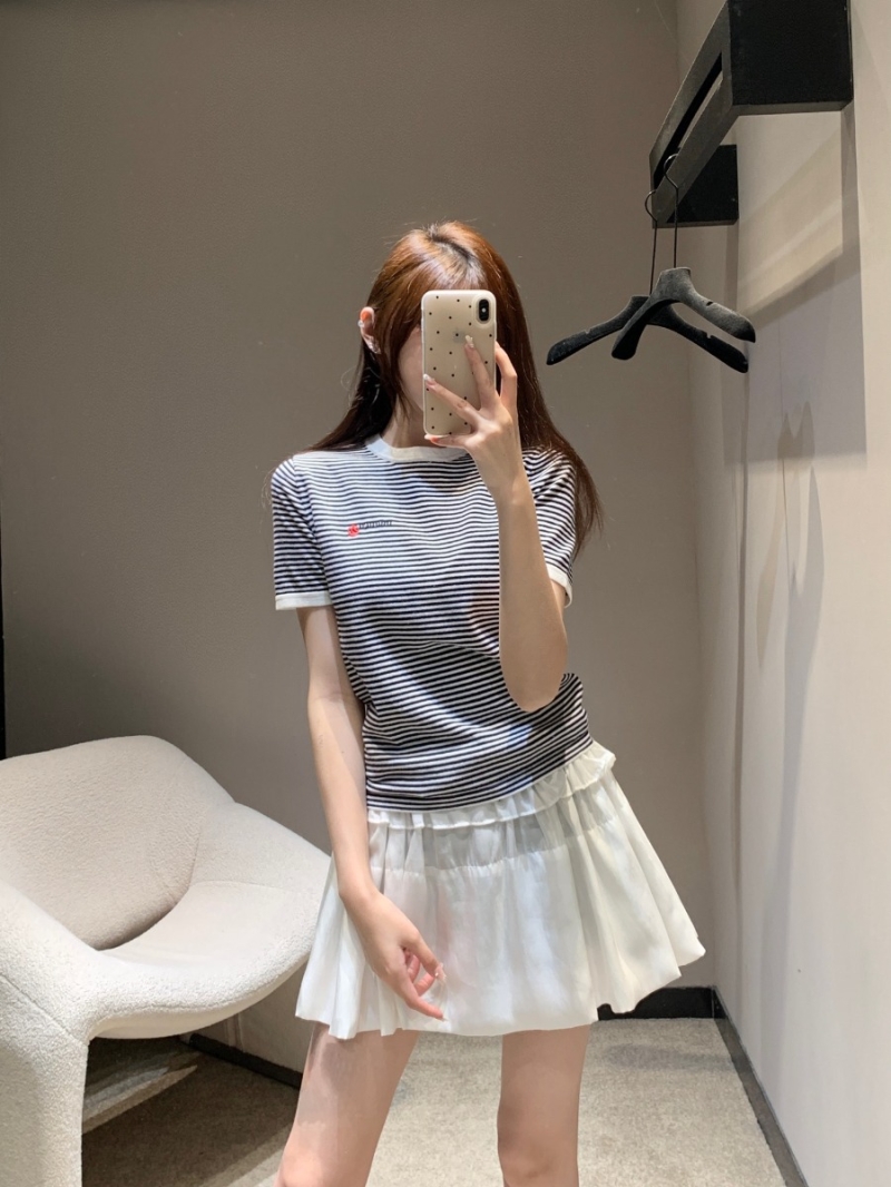 Miu Miu 25Ss Spring/Summer Stylish Striped T-Shirt Black & White