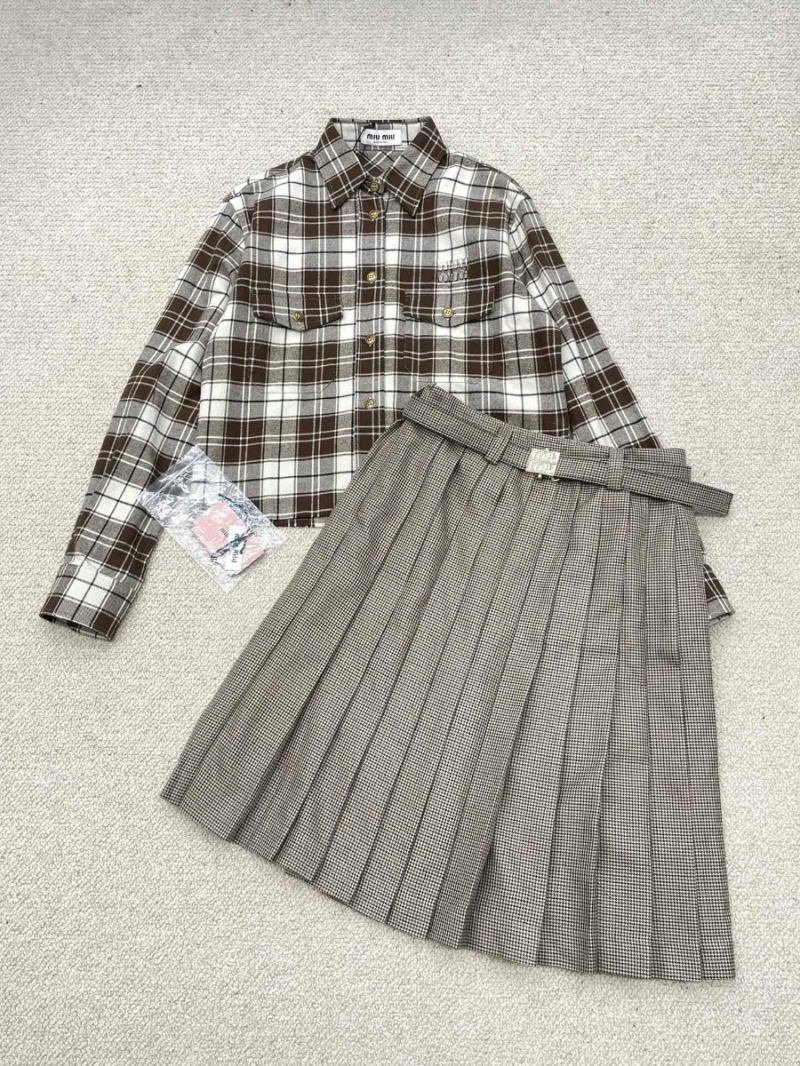 Miu Miu Autumn Collection Wool Belted Pleated Skirt – Brown