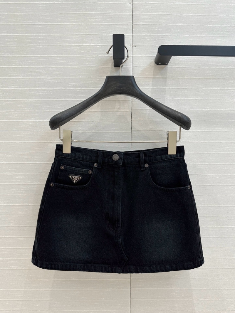 Prada Early Spring 2025 Utility-Style Denim Mini Skirt Black – High-Fashion Streetwear Essential