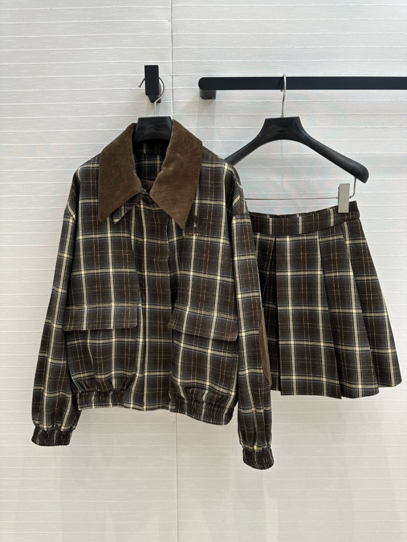 Miu Miu England Luxe Plaid Jacket – Chic & Versatile Academy Style