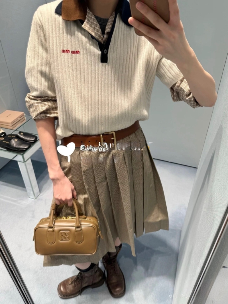 Miu Miu Contrast Collar Knit Polo Sweater - Chic & Youthful White