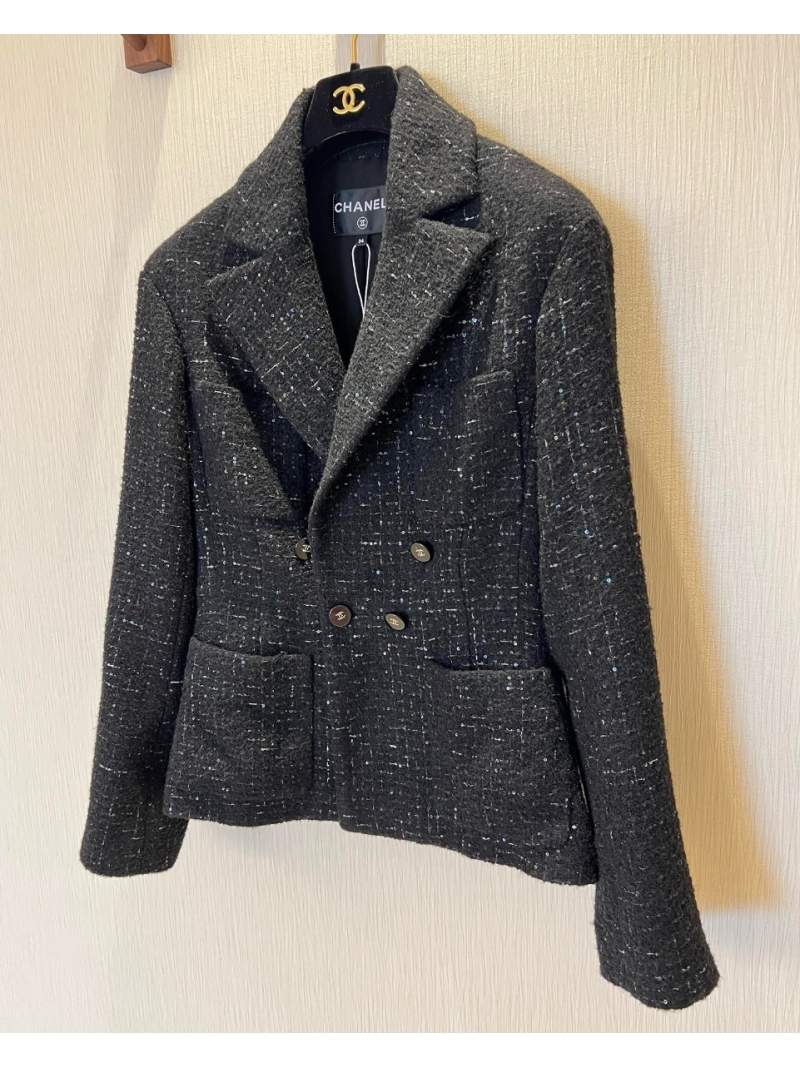 Chanel Fitted Tweed Blazer with Sequin Embroidery - Classic & Elegant