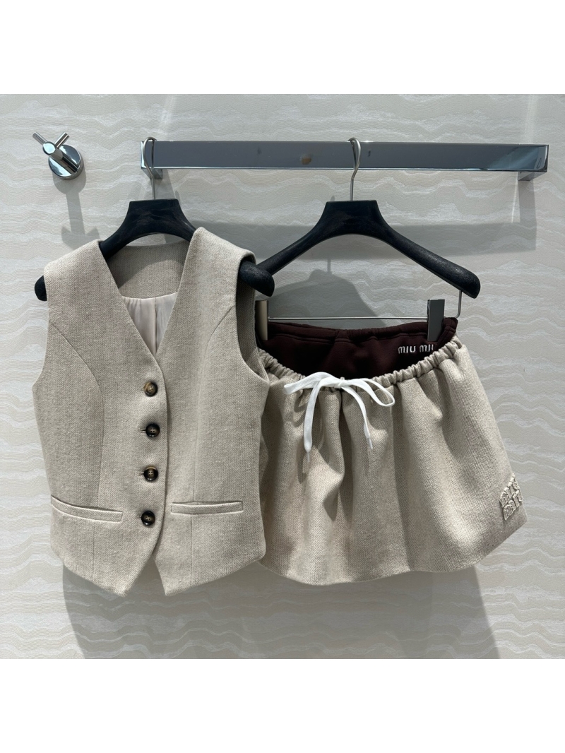 Miu Miu 24FW New Three-Piece Set vest skirt shorts Beige