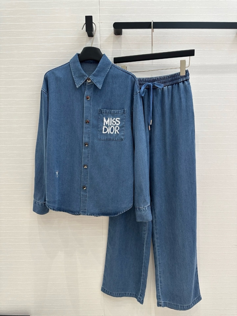 Dior Spring 2025 Relaxed Denim Two-Piece Set – Embroidered Shirt & Elastic Waist Pants