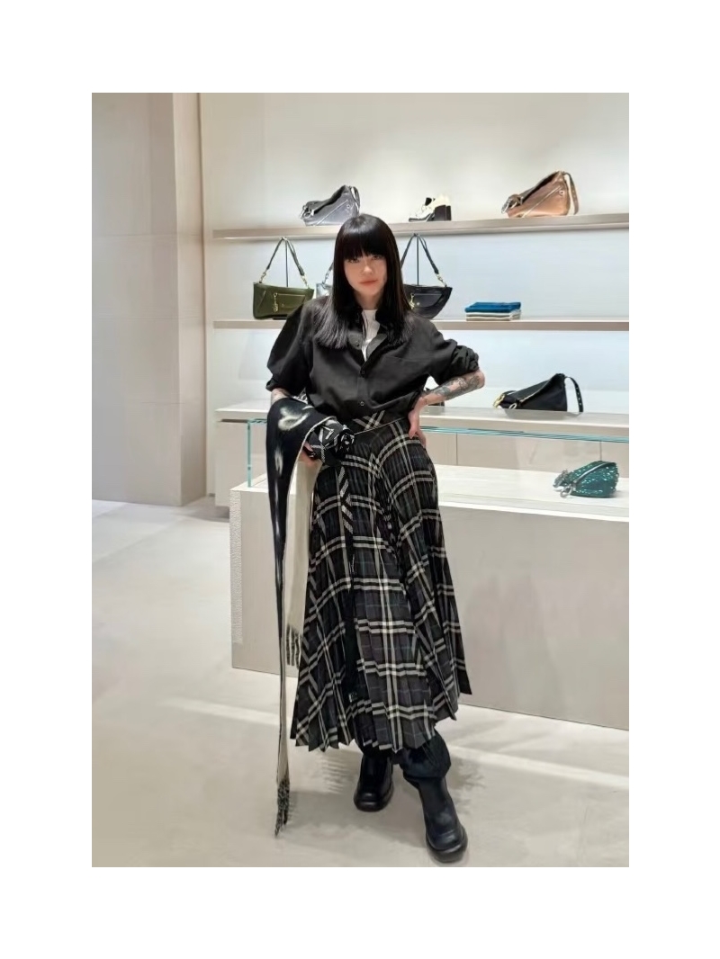 Burberry British-Style Green Plaid Pleated Midi Skirt