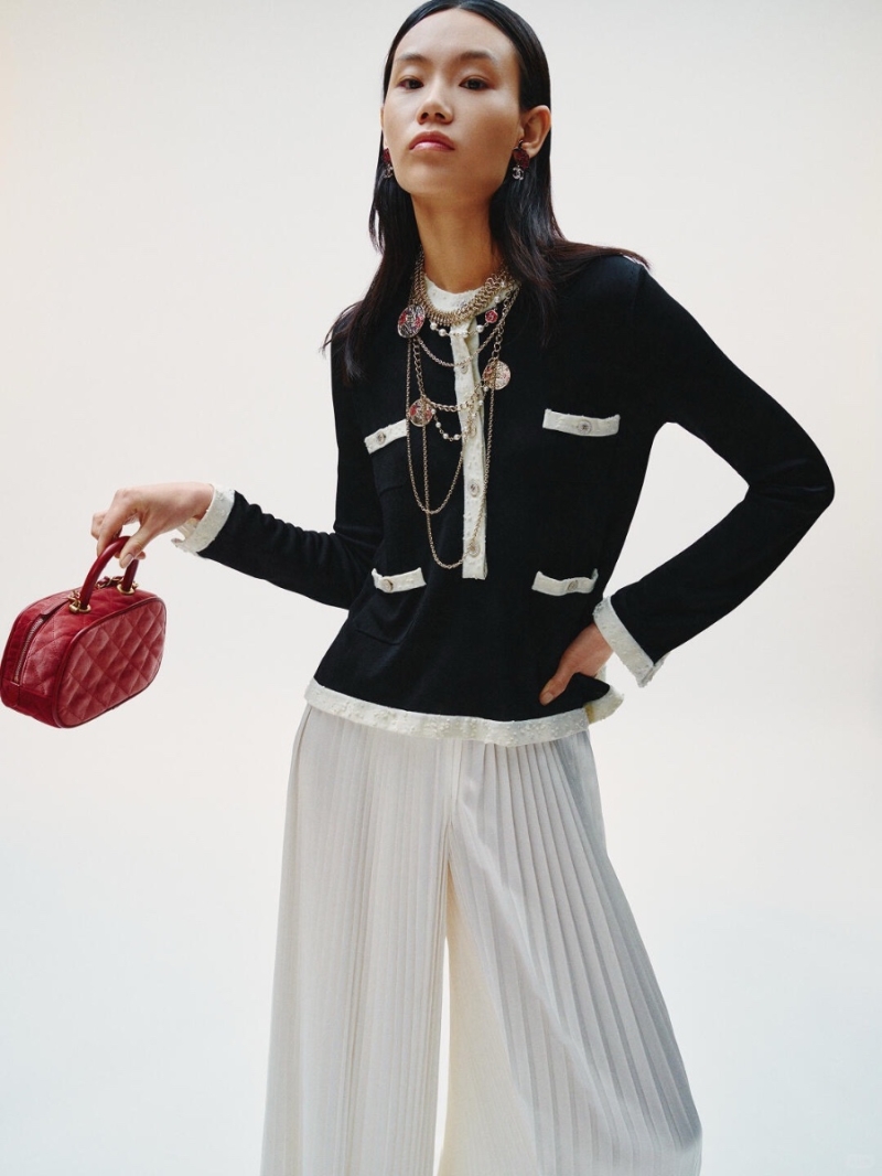 Chanel Contrast Trim Pullover Knit Sweater - Luxe Handcrafted Design