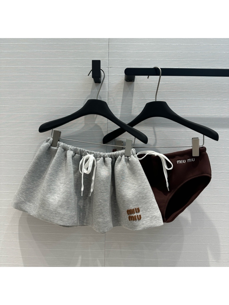 Miu Miu Early Autumn 2024 New Collection Two-Piece Skirt Set Grey
