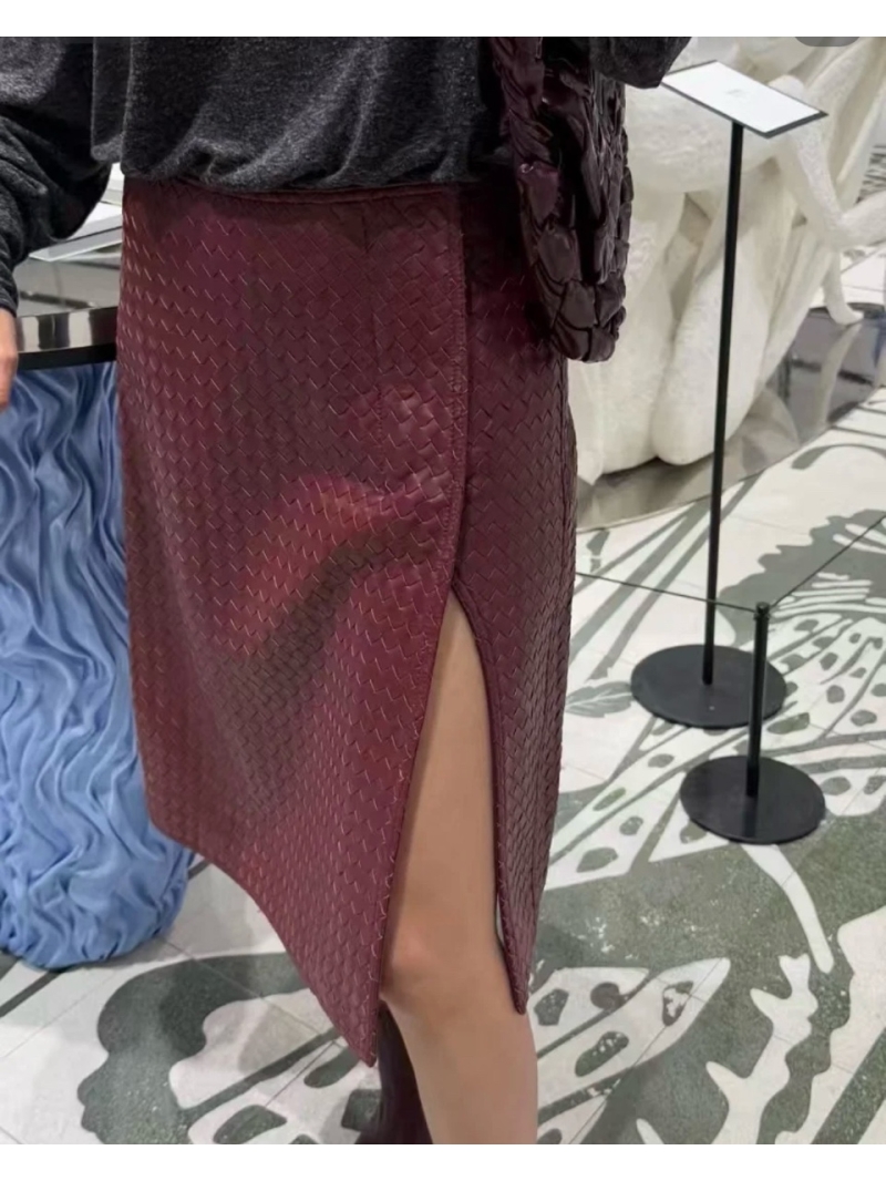 Bottega Veneta Woven Craft Vintage Modern Split Design Leather Skirt in Wine Red