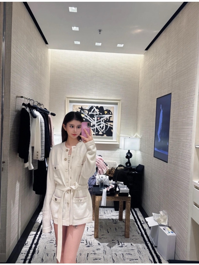 Chanel 25b Atelier Collection Minimalist Two-Tone Neckline Tie-Waist Long Knit Cardigan in White with Pink Trim