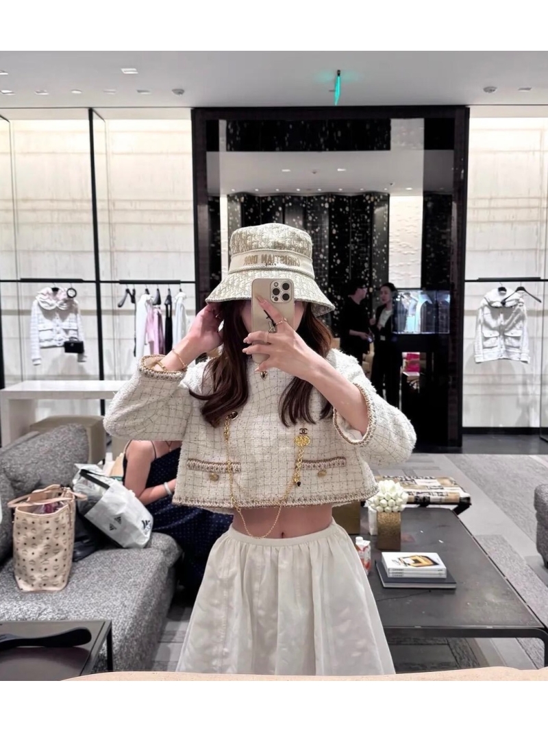 Chanel 25A Exclusive Tweed Jacket with Gold Trim - White