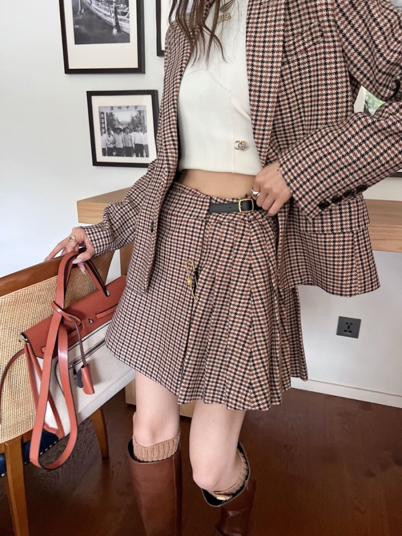 Celine Houndstooth Pleated Wool Skirt with Arc de Triomphe Pin