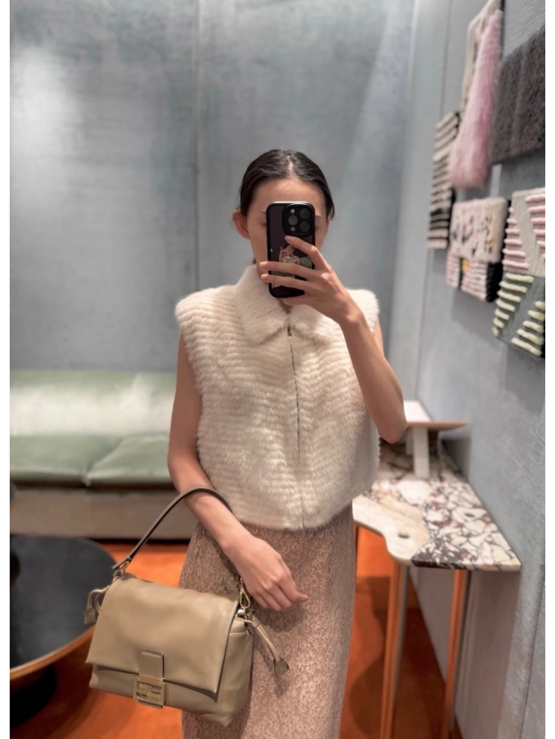 Fendi FF Luxe Mink Fur Vest in Premium White - Timeless Elegance with Adjustable Hem