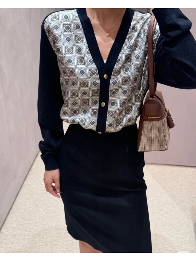 Loro Piana Exclusive Luxe V-Neck Cardigan with Mendoza Border Print