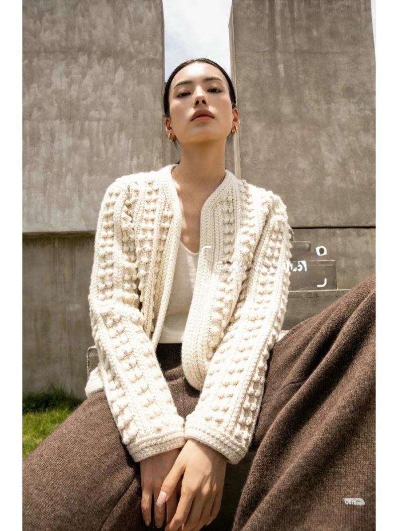 Loro Piana Luxe High-Intelligence Old Money Style Cashmere Knit Cardigan in Cream