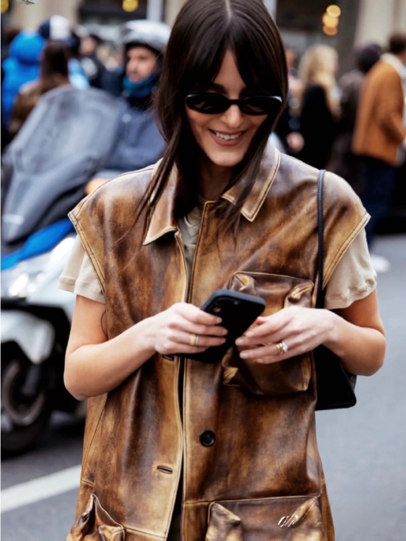 Miu Miu 2024 Fall/Winter Collection Oversized Long Leather Vest - Black