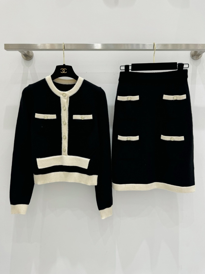 Chanel Early Autumn Luxe Cashmere Midi Skirt - Black