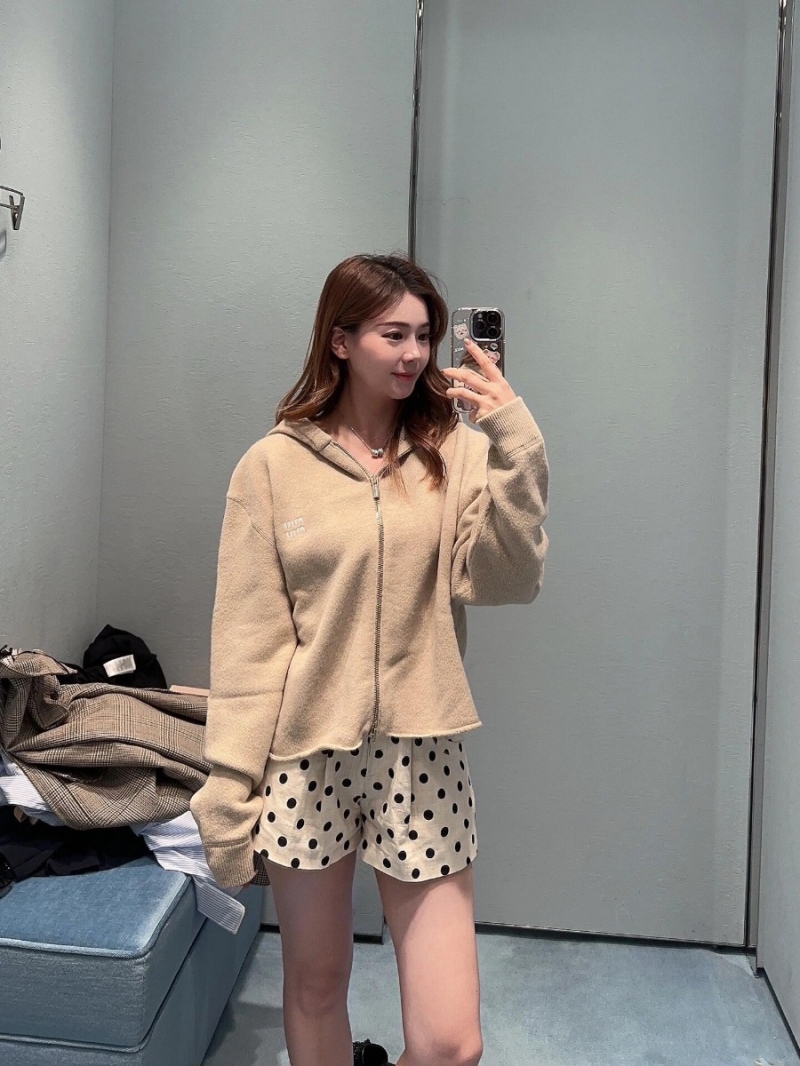 Miu Miu 24 FW Early Autumn Collection Sheep Wool Embroidered Double-Headed Zipper Knitted Hooded Sweater