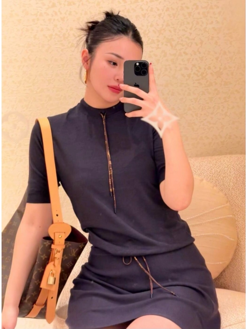 Louis Vuitton LV 25SS Early Spring Chic Drawstring Knit Top in Navy