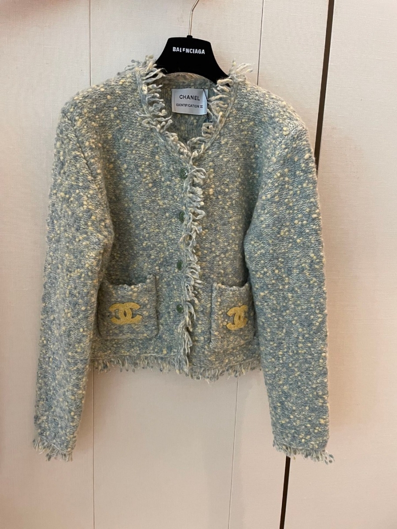 Chanel Early Spring Collection Wool Cardigan Jacket. Light Gray