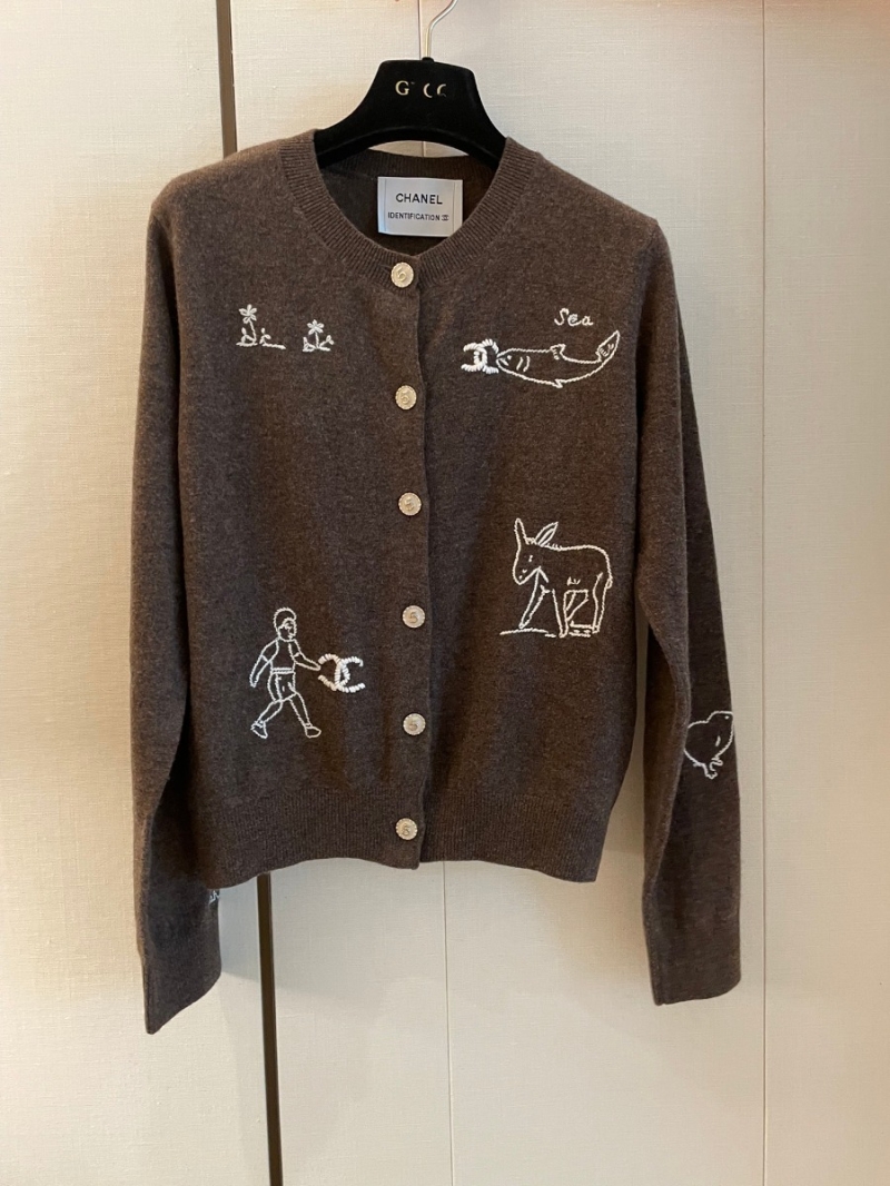 CHANEL Embroidered Cardigan – Stylish and Versatile Wardrobe Essential. Rich Brown