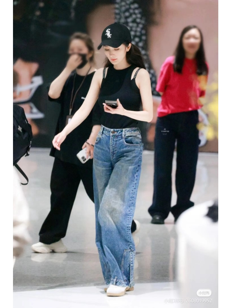 Balenciaga Imported  Washed Denim Straight-Leg Jeans with Ankle Detail