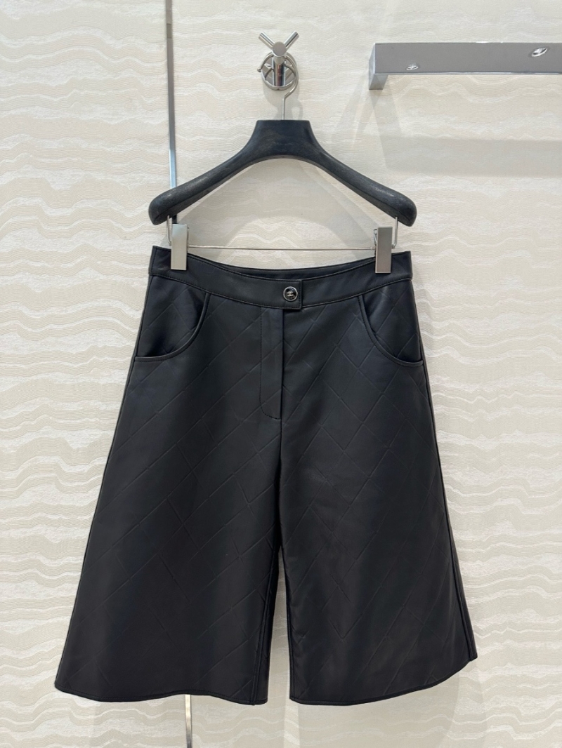 Chanel 25SS Imported Quilted Lambskin Bermuda Shorts – Chic and Sophisticated