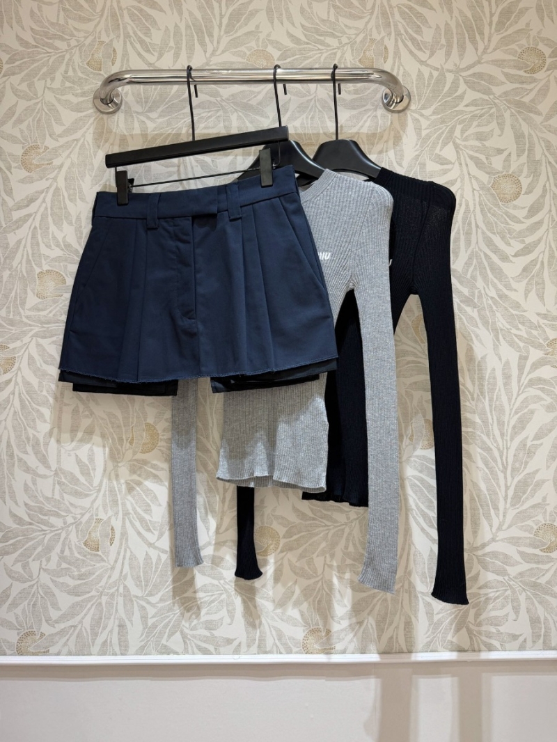 Miu Miu 24 FW Collection Gathered Pleated Skirt in Navy Blue